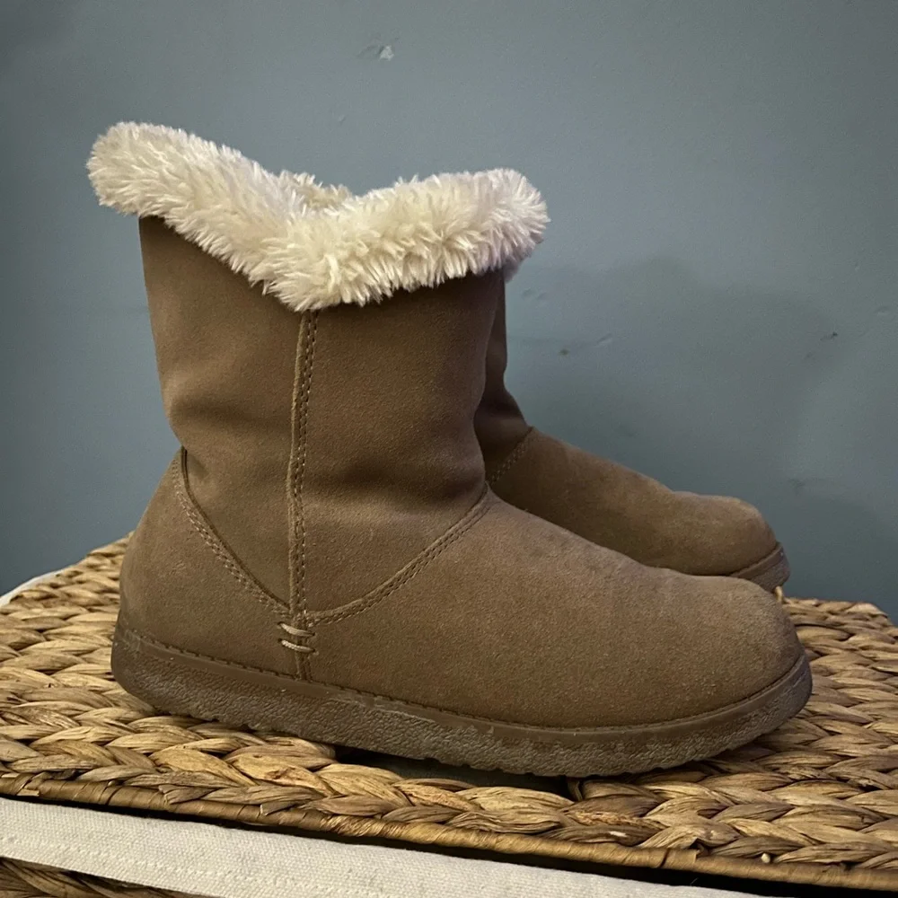Tan Fleece Lined Boots Size 8 - Picture 4 of 7